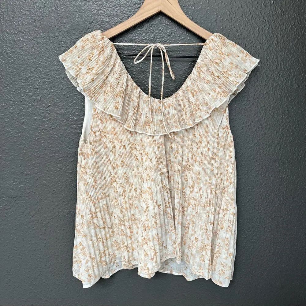 Entro Dainty Floral Ruffle Top